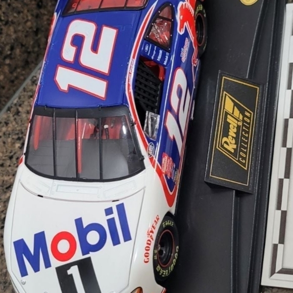 Revell Collection 1:24 Scale Jeremy Mayfield - Picture 2 of 9